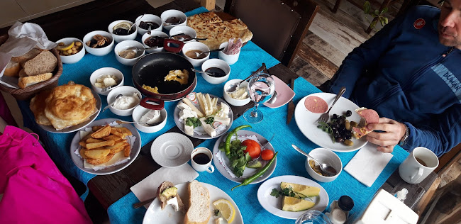 Opinii despre Mümin's Garden Restaurant Kahvalti în Alanya - Gastronomi ve konaklama