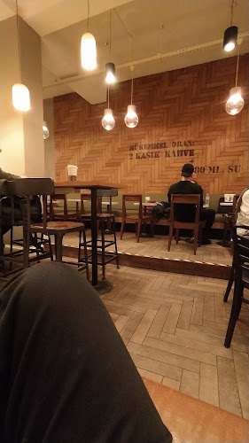 Starbucks Adalar - Gastronomi ve konaklama