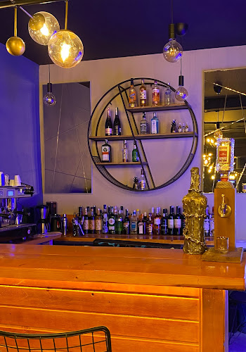 Opinii despre MelBu Cafe Pub în Çeşme - Gastronomi ve konaklama