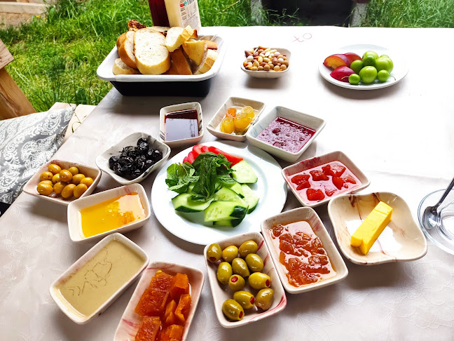 Opinii despre Hevas Garden Kır Bahçesi Ve Kahvaltı în Ankara - Gastronomi ve konaklama