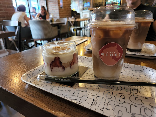 Cafe Rebel - Gastronomi ve konaklama