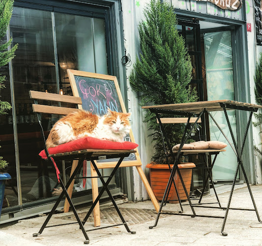 BEKLİYORUZ Cafe - İstanbul