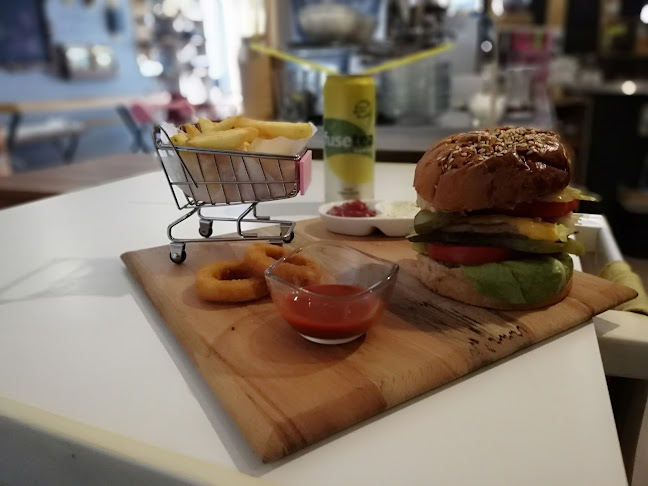 Opinii despre Karikatür Cafe în İzmir - Gastronomi ve konaklama