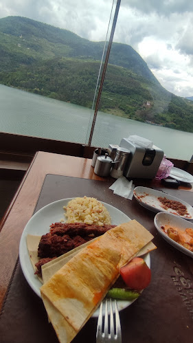 კაფე ბორჩხა - Gastronomi ve konaklama