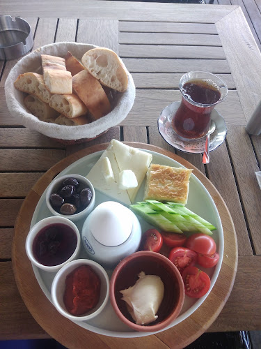 Mado - Gastronomi ve konaklama