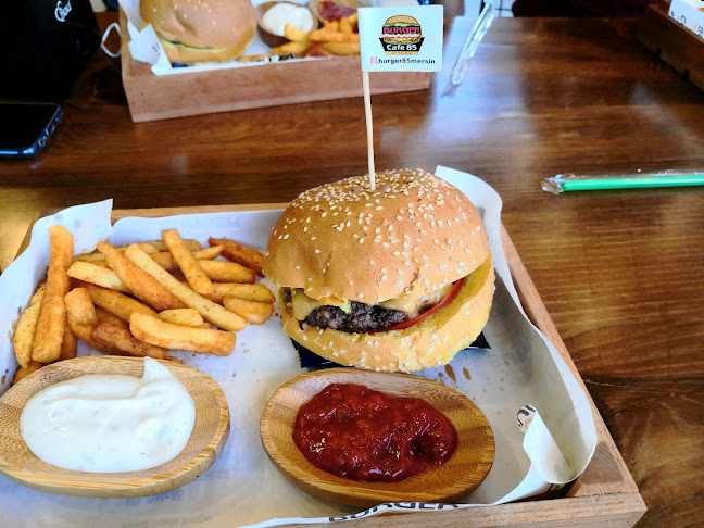 Opinii despre Cafe 85 Burger în Yenişehir - Gastronomi ve konaklama