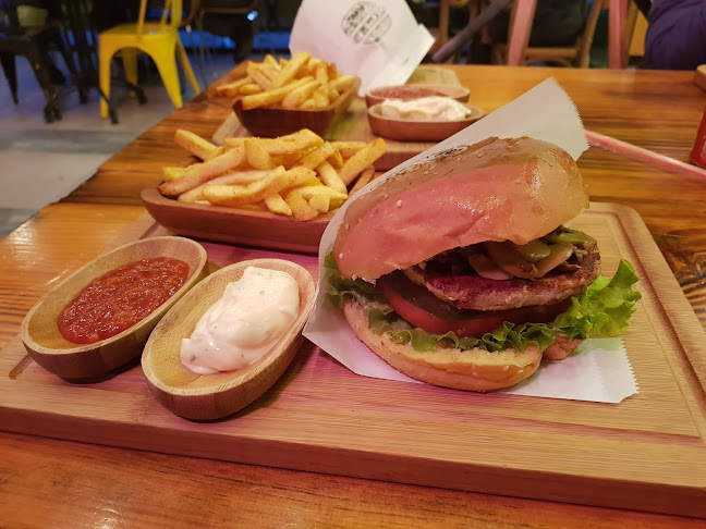 Cafe 85 Burger - Gastronomi ve konaklama