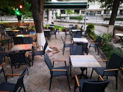 Üç Şerefeli (Burmalı) Camii Çay Bahçesi