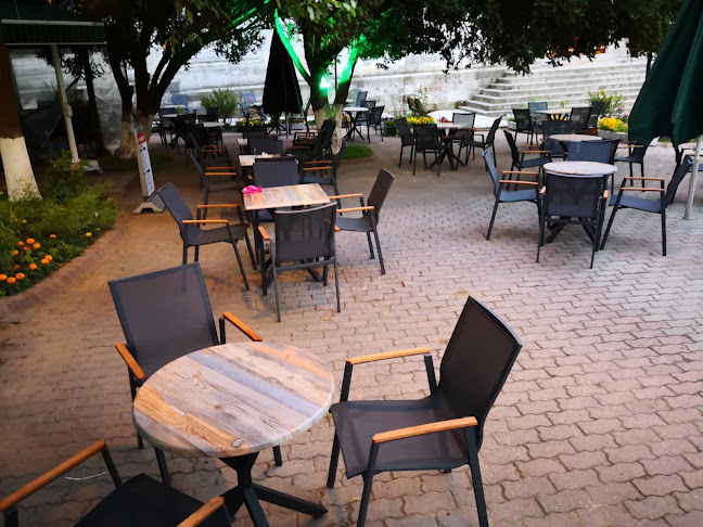 Comentarii opinii despre Üç Şerefeli (Burmalı) Camii Çay Bahçesi