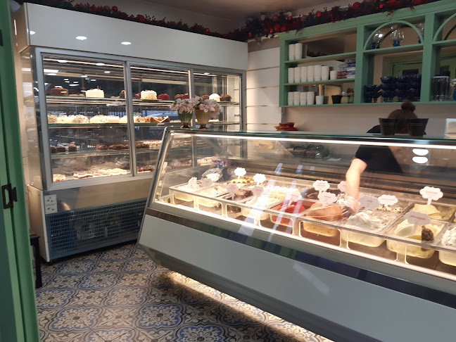 Opinii despre Pera Gelato Patisserie în Konak - Gastronomi ve konaklama