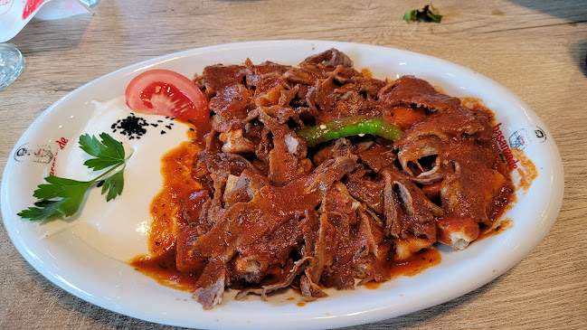 Opinii despre Hasanzade Yaprak Döner în Meram - Gastronomi ve konaklama