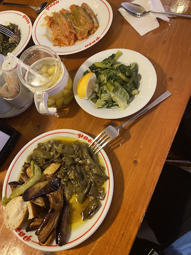 Ayvalık Paşa Çorba ve zeytinyagli ev yemekleri salonu