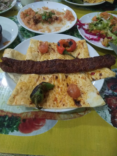 Opinii despre Nur Kebap Ve Lahmacun Salonu în Yüreğir - Gastronomi ve konaklama