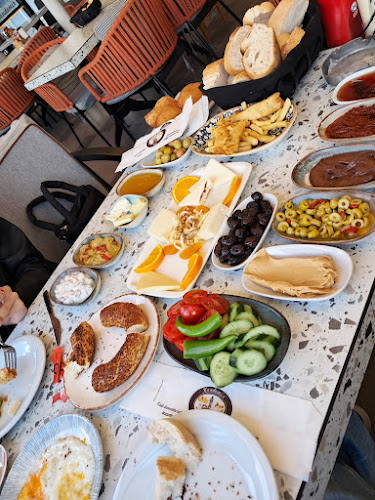 Kandemir Kafe Pasaport - Konak