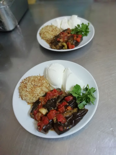 Opinii despre Köfteci İsmet Usta în Bayraklı - Gastronomi ve konaklama