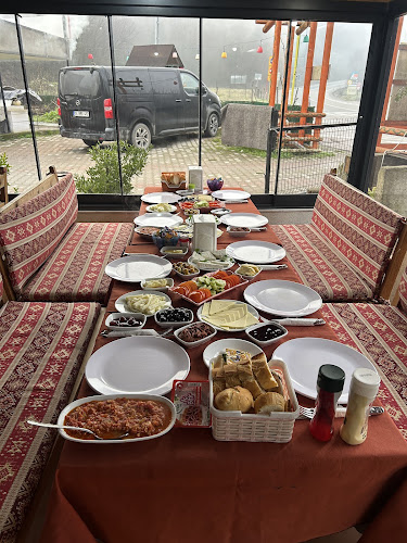 Opinii despre Şilma Alabalık în Çekmeköy - Gastronomi ve konaklama