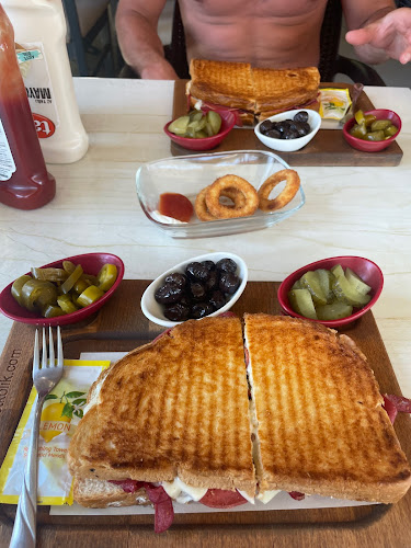 Kemeraltı Mh. 85 Sk. N:10/Z2, 48700 Marmaris/Muğla