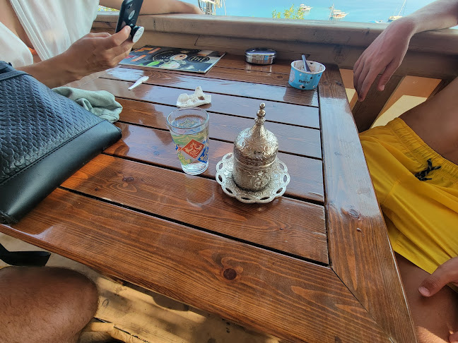 The I Am Here Cafe - Gastronomi ve konaklama