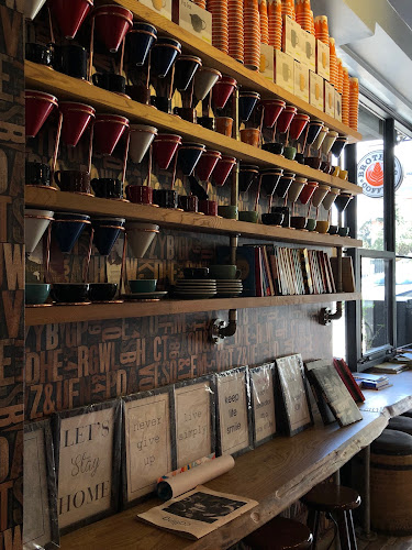 Opinii despre Brothers Coffee Roasters în Konak - Gastronomi ve konaklama