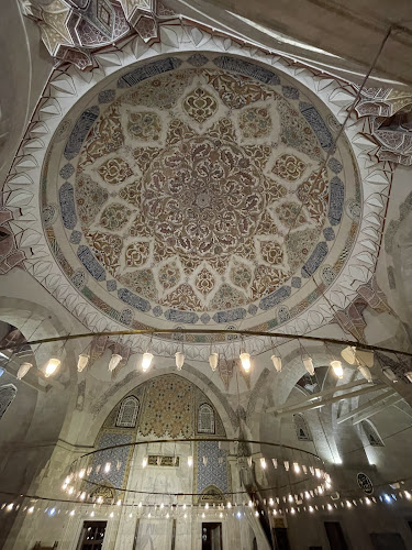 Comentarii opinii despre Üç Şerefeli (Burmalı) Camii Çay Bahçesi