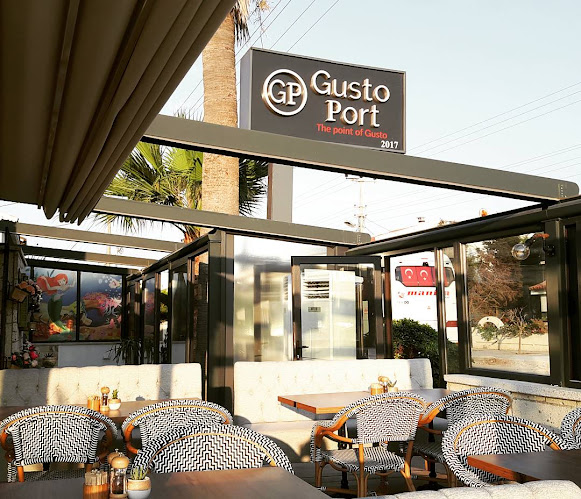 Gusto Port Restaurant & Cafe