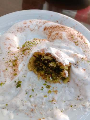 Comentarii opinii despre Erdemoğlu Nuri Usta Baklava Künefe Dondurma Salonu
