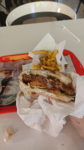 Upper West Side Falafel - Gastronomi ve konaklama