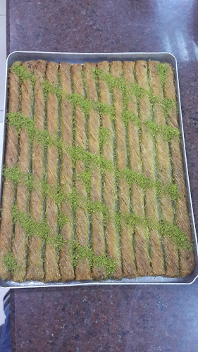 Erdemoğlu Nuri Usta Baklava Künefe Dondurma Salonu - Erdemli