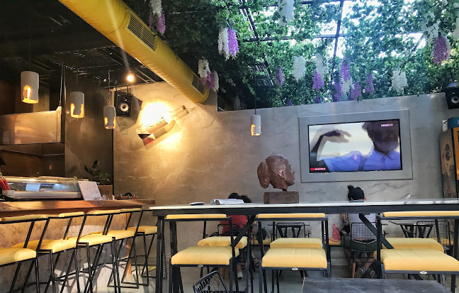 Walk in WOK & SUSHI BAR