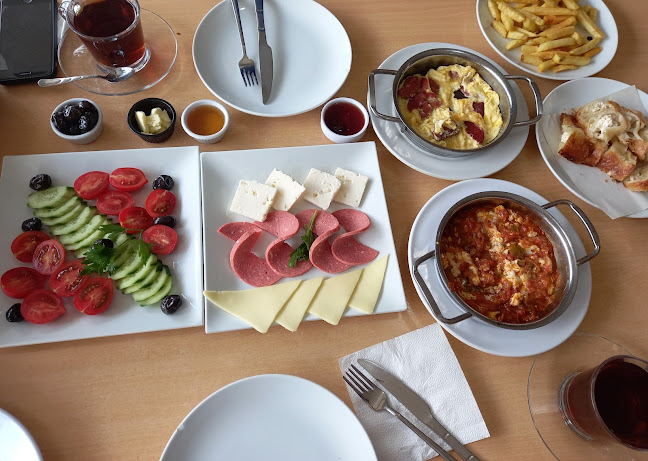Opinii despre ÇAKIR CAFE în Bahçelievler - Gastronomi ve konaklama
