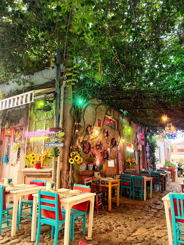 Ela Meyhane - Gastronomi ve konaklama