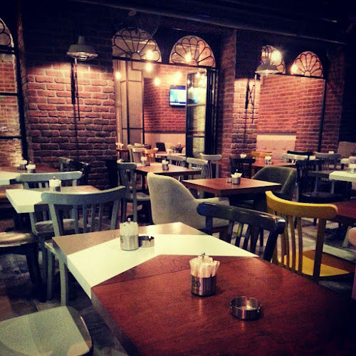 Opinii despre Cafe Rebel în Bornova - Gastronomi ve konaklama