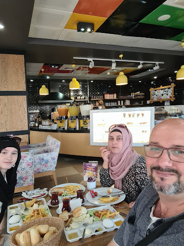 Konevi Katlı Otoparkı - Gastronomi ve konaklama