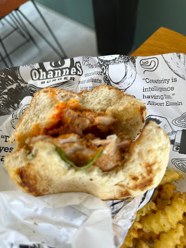Ohannes Burger Mavişehir Hilltown - Gastronomi ve konaklama