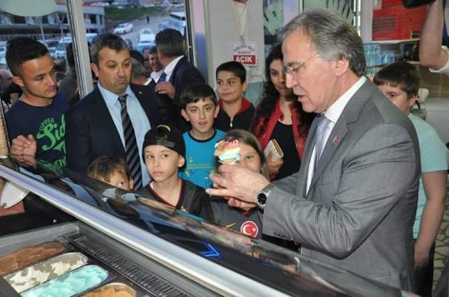 Özmaras Maraş Dondurma Salonu - Gastronomi ve konaklama