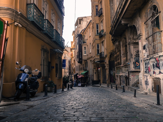 Lattas Cafe Bistro - Gastronomi ve konaklama