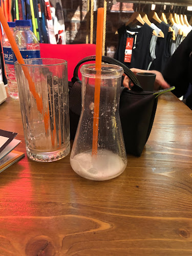 Opinii despre Giant Stride Shop & Cafe & Bar în Kaş - Gastronomi ve konaklama