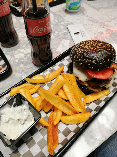Burger black
