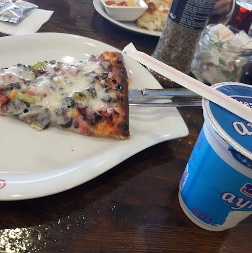 Opinii despre Ünlü Börek Cafe în Büyükçekmece - Gastronomi ve konaklama