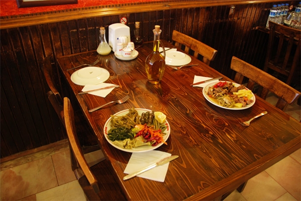 Ayvalık Paşa Çorba ve zeytinyagli ev yemekleri salonu