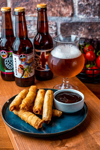 Giant Stride Shop & Cafe & Bar