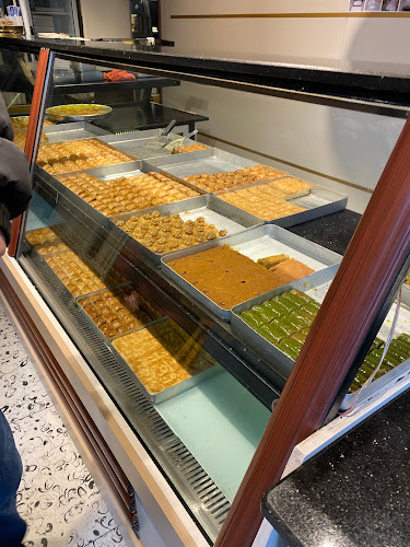 Opinii despre SAYTAD Yeşilköy Baklava | Kadayıf | Su Böreği | Katmer | Tatlı în Bakırköy - Gastronomi ve konaklama