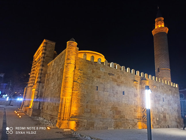 Medrese, MODELLAND MOBİLYA YANI, CACABEY CAMİ ARKASI, 40200 Kırşehir Merkez/Kırşehir