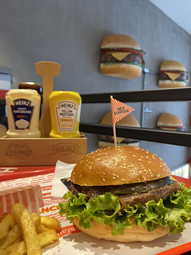 Opinii despre Hey Döner & Burger Güneşli în İstanbul - Gastronomi ve konaklama