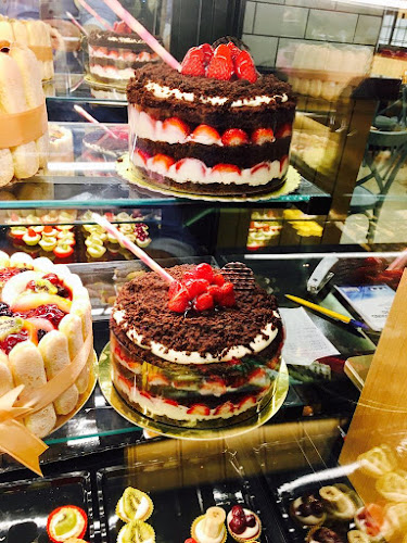 Gazioğlu Pastahanesi - Gastronomi ve konaklama