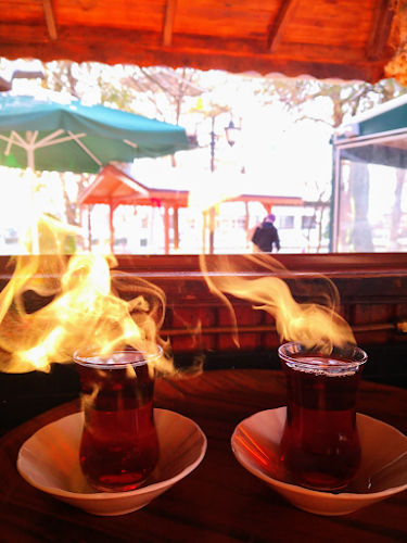 Opinii despre Üç Şerefeli (Burmalı) Camii Çay Bahçesi în Edirne Merkez - Gastronomi ve konaklama