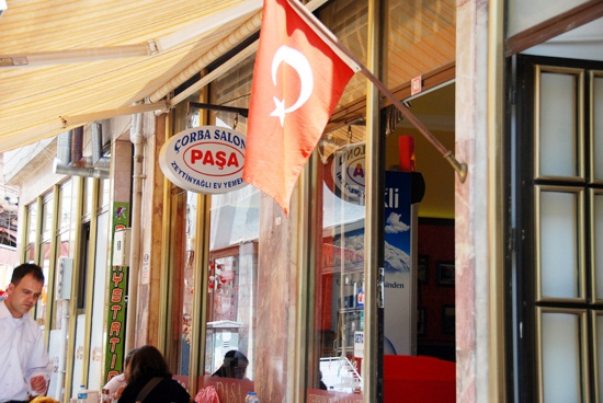 Ayvalık Paşa Çorba ve zeytinyagli ev yemekleri salonu