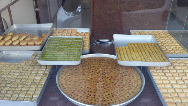 Erdemoğlu Nuri Usta Baklava Künefe Dondurma Salonu - Erdemli