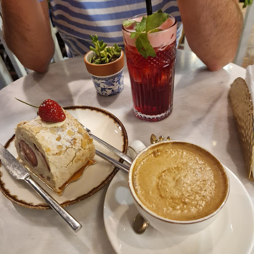 Opinii despre Emy's Cake and Coffee în Marmaris - Gastronomi ve konaklama