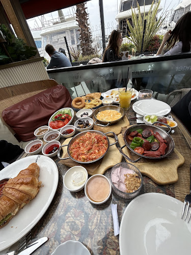 Opinii despre The Hunger Kıyı İstanbul în Büyükçekmece - Gastronomi ve konaklama